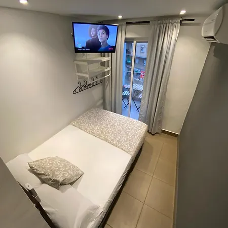 Con Bano Privado Frente Al Metro L5 Barcelona-hospitalet L'Hospitalet de Llobregat
