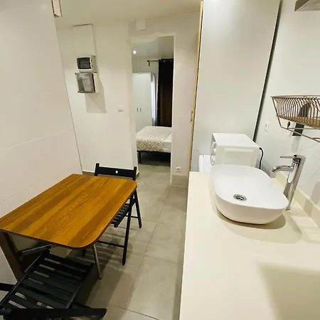 Con Bano Privado Frente Al Metro L5 Barcelona-hospitalet * L'Hospitalet de Llobregat