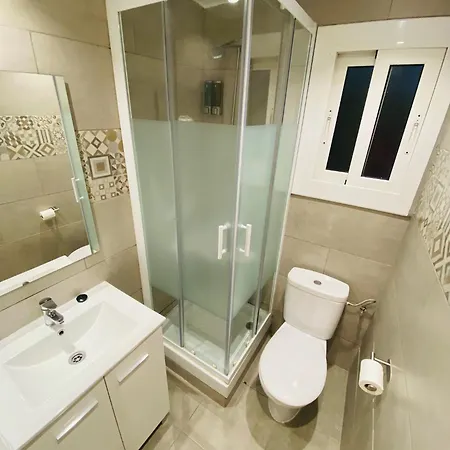 Con Bano Privado Frente Al Metro L5 Barcelona-hospitalet Apartment L'Hospitalet de Llobregat