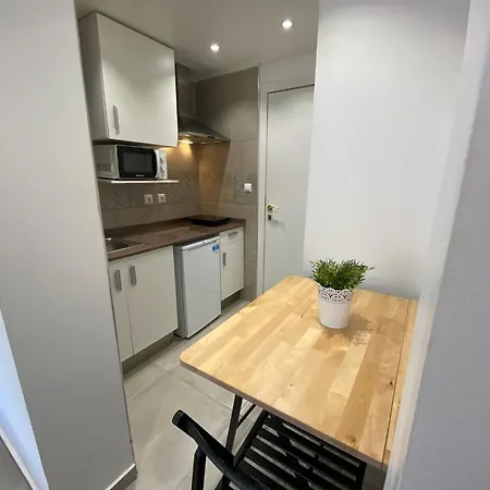 Apartment Con Bano Privado Frente Al Metro L5 Barcelona-hospitalet L'Hospitalet de Llobregat