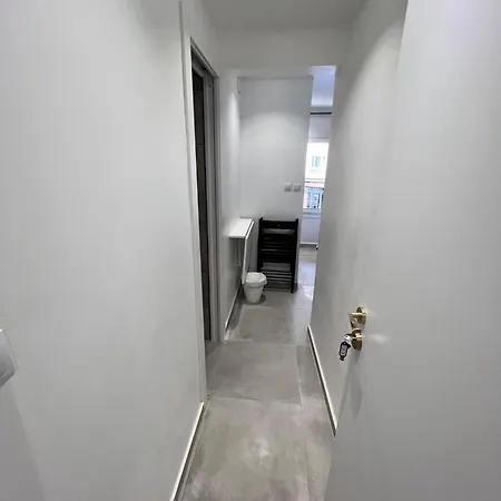 Con Bano Privado Frente Al Metro L5 Barcelona-hospitalet * L'Hospitalet de Llobregat