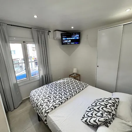 Con Bano Privado Frente Al Metro L5 Barcelona-hospitalet Apartment *