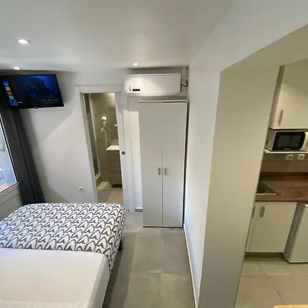 Con Bano Privado Frente Al Metro L5 Barcelona-hospitalet Apartment L'Hospitalet de Llobregat