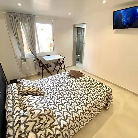 Con Bano Privado Frente Al Metro L5 Barcelona-hospitalet * L'Hospitalet de Llobregat