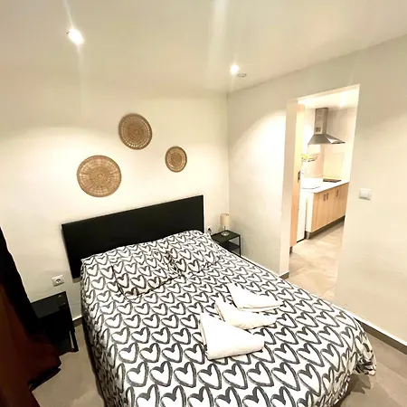 Con Bano Privado Frente Al Metro L5 Barcelona-hospitalet Apartment