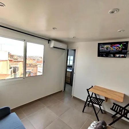 Con Bano Privado Frente Al Metro L5 Barcelona-hospitalet Apartment