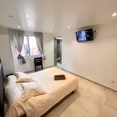 Con Bano Privado Frente Al Metro L5 Barcelona-hospitalet *