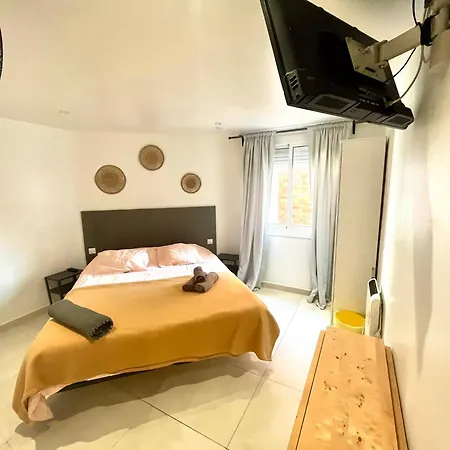 Con Bano Privado Frente Al Metro L5 Barcelona-hospitalet Apartment L'Hospitalet de Llobregat