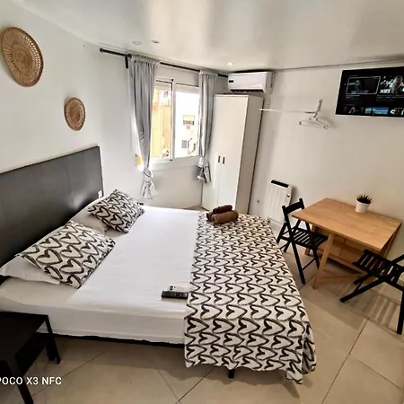 Con Bano Privado Frente Al Metro L5 Barcelona-hospitalet *