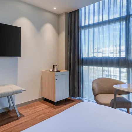 Hotel Ac Som By Marriott 4*