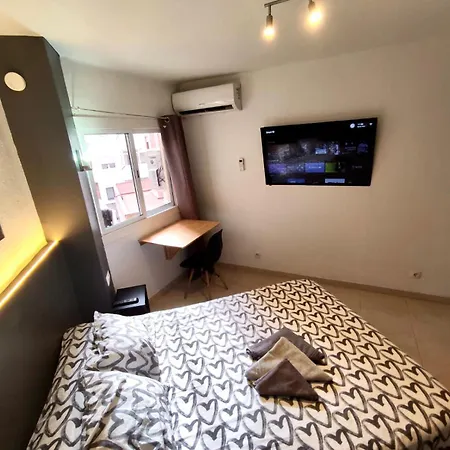 Con Bano Privado Frente Al Metro L5 Barcelona-hospitalet * L'Hospitalet de Llobregat