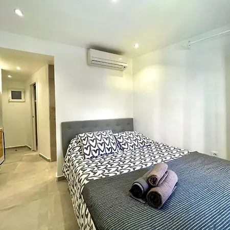 Con Bano Privado Frente Al Metro L5 Barcelona-hospitalet *