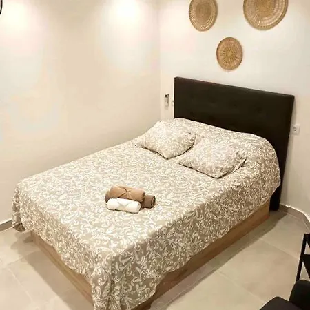 Estudios Hl Frente Al Metro Barcelona-aeropuerto * L'Hospitalet de Llobregat
