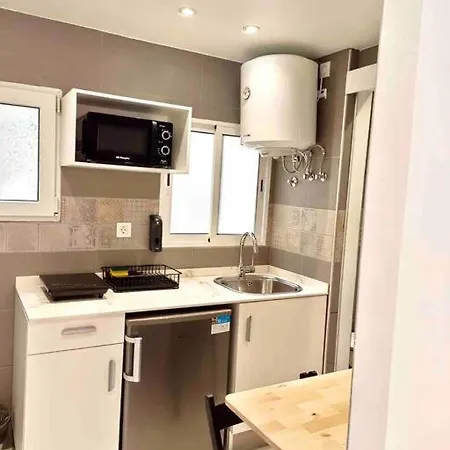 Apartment Estudios Hl Frente Al Metro Barcelona-aeropuerto *