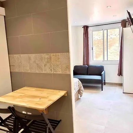 Apartment Estudios Hl Frente Al Metro Barcelona-aeropuerto L'Hospitalet de Llobregat