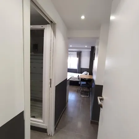 Apartment Estudios Hl Frente Al Metro Barcelona-aeropuerto L'Hospitalet de Llobregat