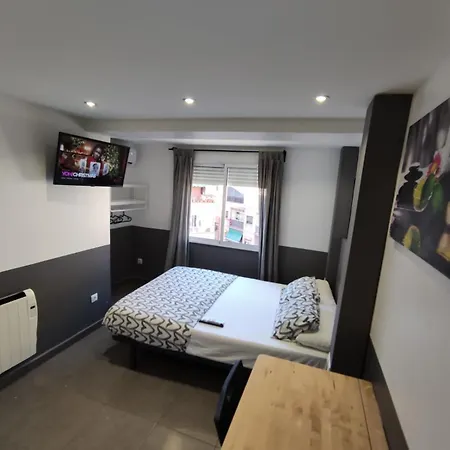Apartment Estudios Hl Frente Al Metro Barcelona-aeropuerto