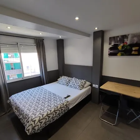 Apartment Estudios Hl Frente Al Metro Barcelona-aeropuerto *