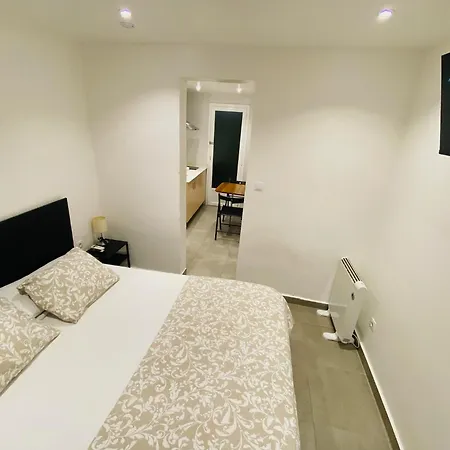 Estudios Hl Frente Al Metro Barcelona-aeropuerto Apartment L'Hospitalet de Llobregat