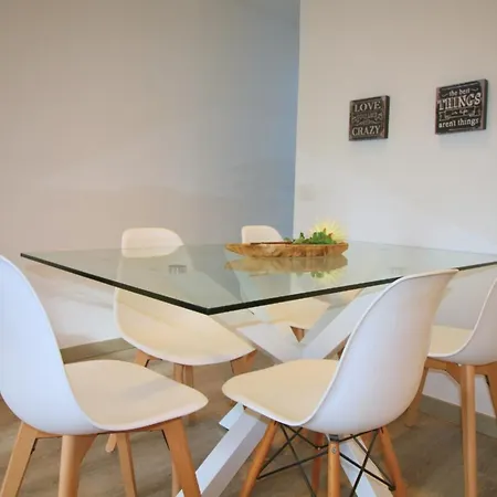Located Close To The Metro, Perfect For 6 People Apartamento *