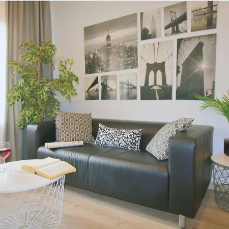 Located Close To The Metro, Perfect For 6 People Apartamento *
