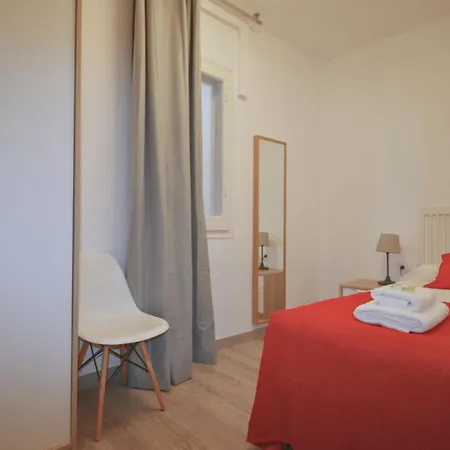 Located Close To The Metro, Perfect For 6 People