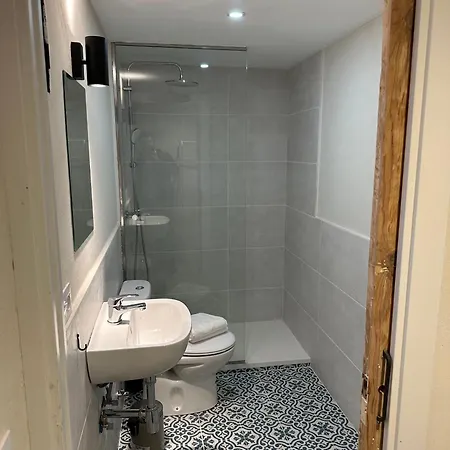 Apartment Con Encanto, Patio Y Piscina *