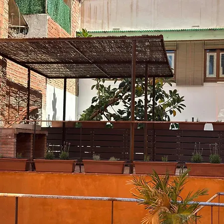 Con Encanto, Patio Y Piscina Apartment *