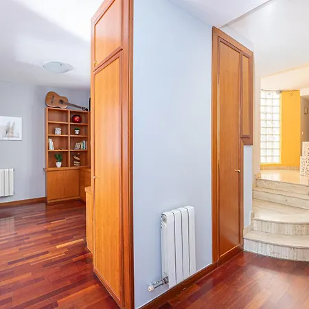 Apartment Bright Attic & Amazing Terrace L'Hospitalet de Llobregat