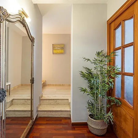 Apartment Bright Attic & Amazing Terrace L'Hospitalet de Llobregat