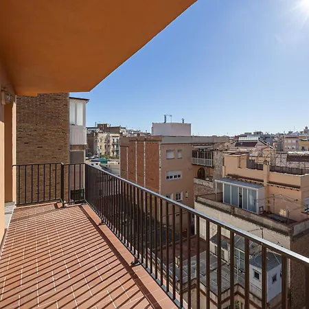 Bright Attic & Amazing Terrace Apartment L'Hospitalet de Llobregat