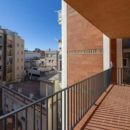 Bright Attic & Amazing Terrace Apartment L'Hospitalet de Llobregat