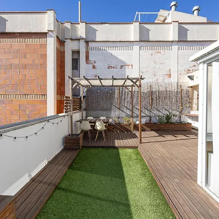 Bright Attic & Amazing Terrace Apartment