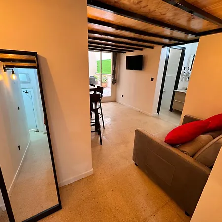Apartamento Con Terraza En Florida E2