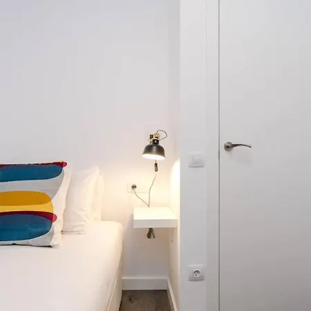 3 Bdr&terrace Close To Subway Apartment