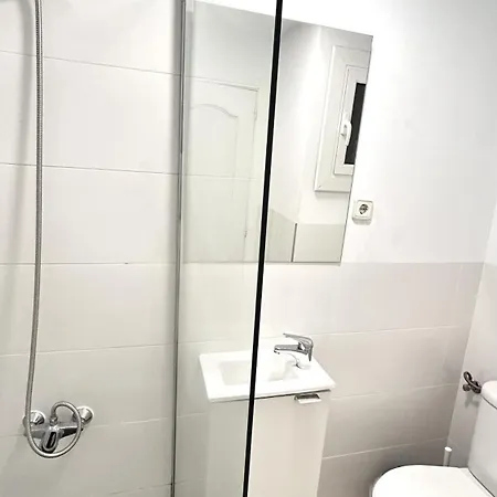 Privada En Hospitalet Bed & Breakfast *