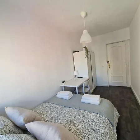 Privada En Hospitalet Bed & Breakfast *