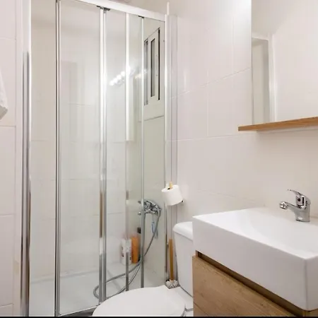 2 Hospitalet Apartment *