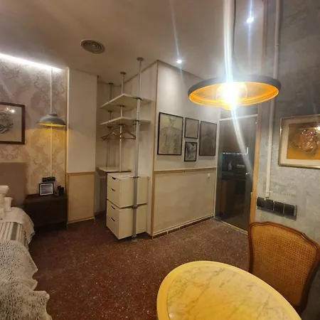 Mini House In Barcelona Is 35m2 * L'Hospitalet de Llobregat