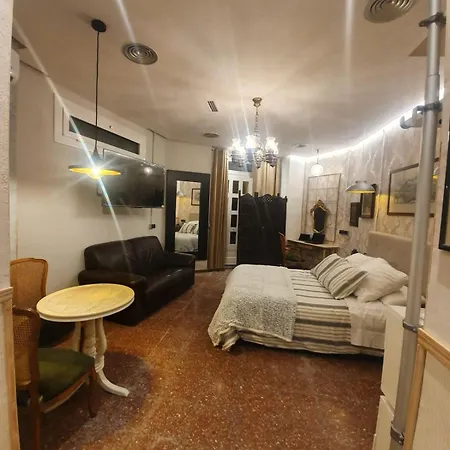 Mini House In Barcelona Is 35m2 Holiday home