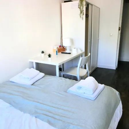 Privada En Hospitalet Bed & Breakfast *