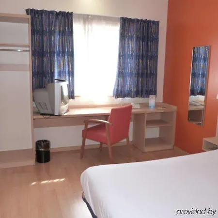 Travelodge Barcelona Fira Hotel 3*