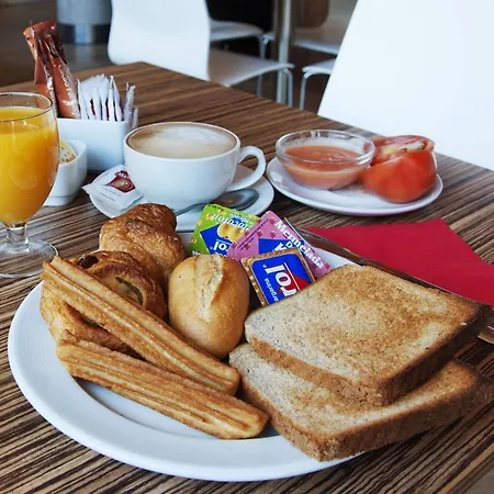 Travelodge Barcelona Fira 3*