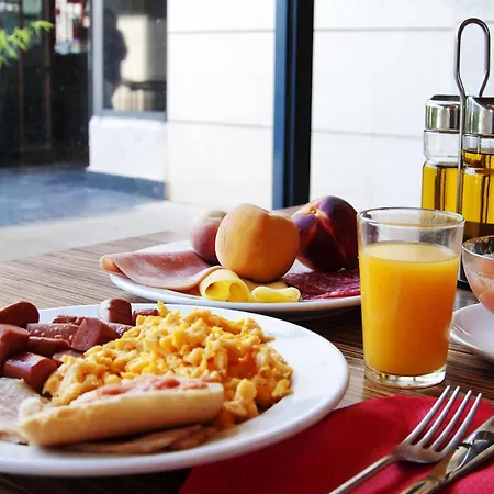Travelodge Barcelona Fira 3* L'Hospitalet de Llobregat