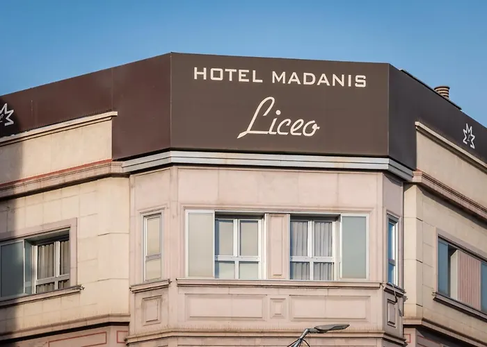 Hotel Madanis Liceo L'Hospitalet de Llobregat photo