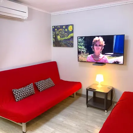 Apartment Camp Nou, Europa Fira - Modern Two-bedroom With Heating *