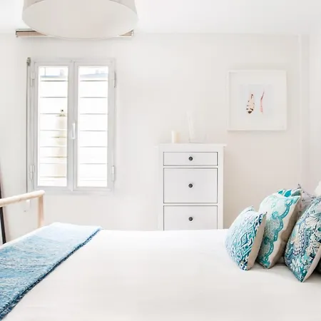 Apartment Cozy With Splashes Of Color L'Hospitalet de Llobregat