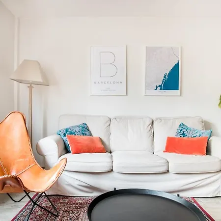 Cozy With Splashes Of Color Apartment *