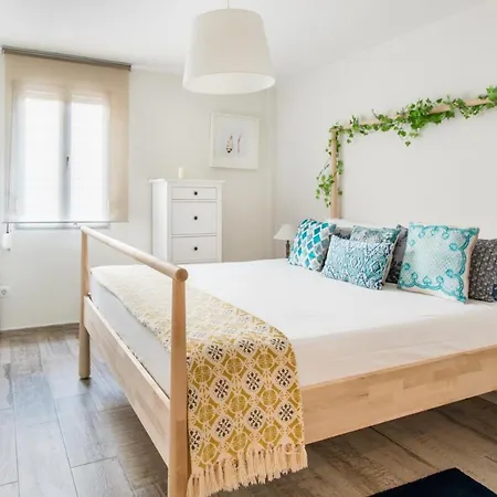 Cozy With Splashes Of Color Apartment L'Hospitalet de Llobregat