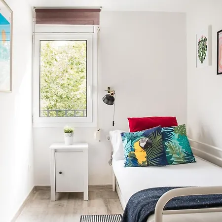 Cozy With Splashes Of Color Apartment *